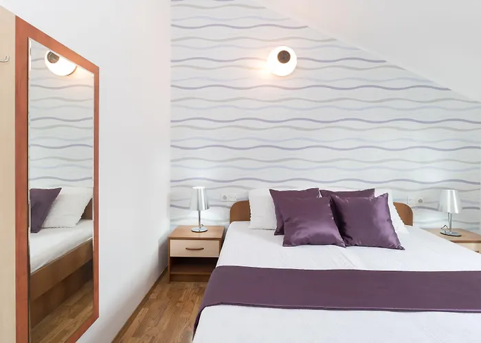 沃伊尼克别墅公寓 *