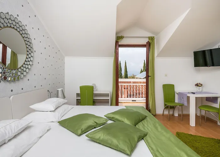 沃伊尼克别墅公寓 *